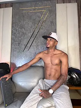 Snapshot of AaronCruz_ chatting on May 19, 11:01 pm AaronCruz online show from May 19, 11:01 pm