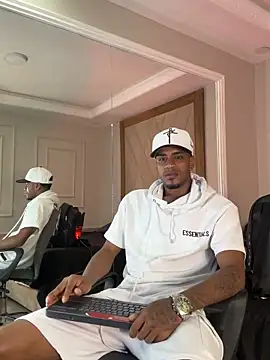 AaronCruz  online show from March 18, 10:43 pm