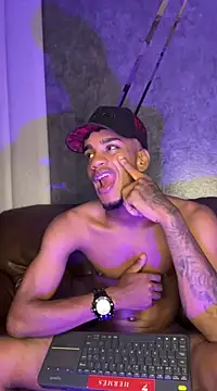 AaronCruz  online show from March 19, 10:31 pm