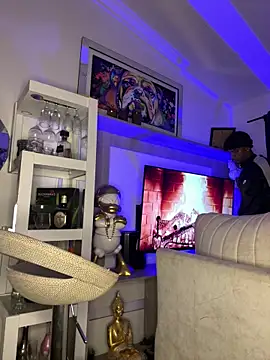 Snapshot of AaronCruz_ chatting on October 9, 4:35 am AaronCruz online show from October 9, 4:35 am