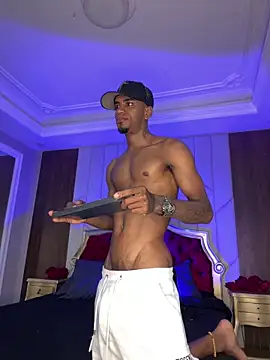 AaronCruz  online show from December 18, 1:33 am