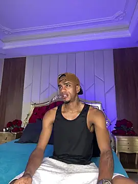 Snapshot of AaronCruz_ chatting on December 15, 9:42 pm AaronCruz online show from December 15, 9:42 pm