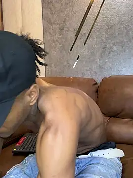 AaronCruz  online show from March 4, 7:01 pm