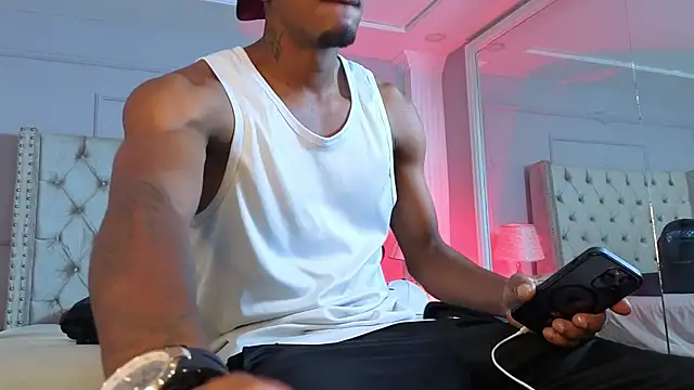 Snapshot of AaronCruz_ chatting on May 9, 7:50 pm AaronCruz online show from May 9, 7:50 pm