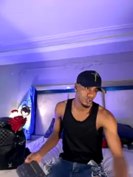 Snapshot of AaronCruz_ chatting on December 2, 10:00 pm AaronCruz online show from December 2, 10:00 pm