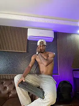 Snapshot of AaronCruz_ chatting on May 15, 9:57 pm AaronCruz online show from May 15, 9:57 pm
