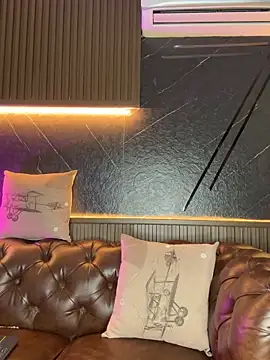 AaronCruz  online show from February 11, 1:27 am