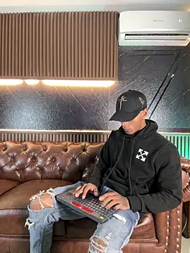 AaronCruz  online show from March 13, 1:54 am