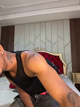 Snapshot of AaronCruz_ chatting on December 3, 7:57 pm AaronCruz online show from December 3, 7:57 pm