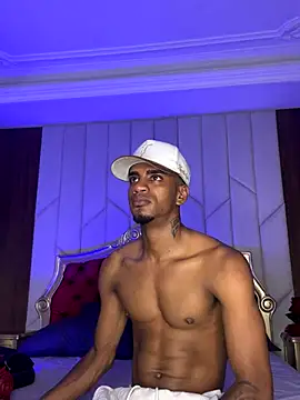 Snapshot of AaronCruz_ chatting on December 5, 12:54 am AaronCruz online show from December 5, 12:54 am