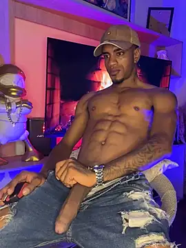 Snapshot of AaronCruz_ chatting on October 28, 5:29 am AaronCruz online show from October 28, 5:29 am