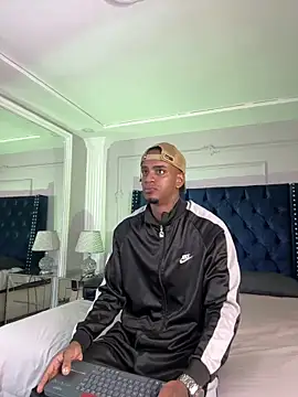 AaronCruz  online show from March 8, 2:04 am