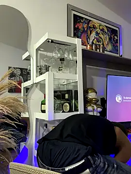 AaronCruz  online show from October 8, 4:47 am