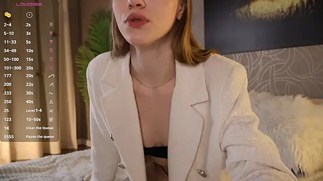 Snapshot of PollyAgata chatting on March 1, 8:32 pm PollyAgata online show from March 1, 8:32 pm