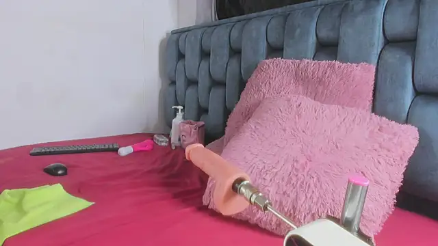 Roxy-Smith online show from February 1, 11:14 pm