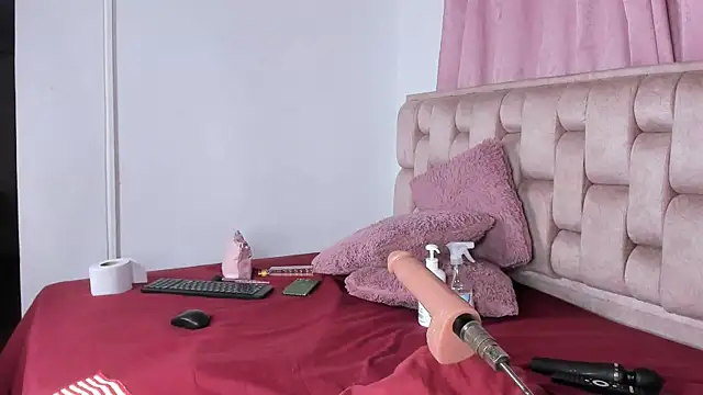 Roxy-Smith online show from April 9, 11:00 pm