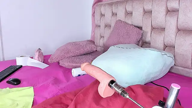 Roxy-Smith online show from April 19, 10:34 pm