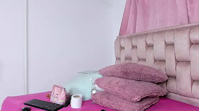 Roxy-Smith online show from April 22, 10:27 pm