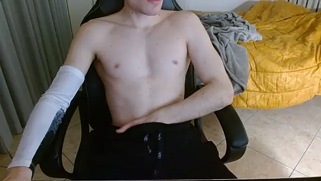 FitGuyDream online show from December 18, 3:38 pm