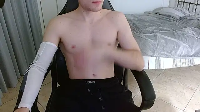 FitGuyDream online show from November 20, 11:25 pm