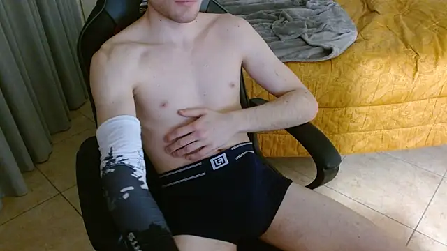 FitGuyDream online show from March 11, 4:45 pm