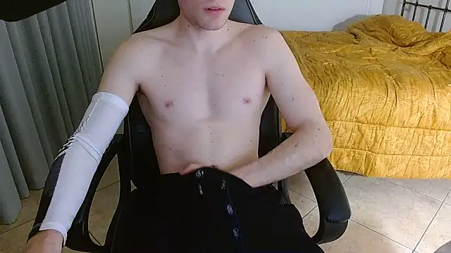 FitGuyDream online show from November 30, 10:43 pm