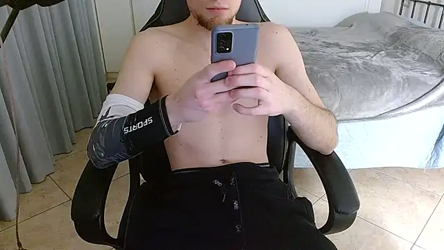 FitGuyDream online show from November 10, 12:48 am