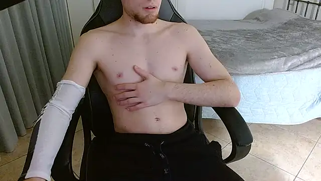 FitGuyDream online show from November 3, 11:19 pm