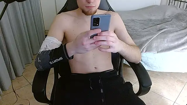 FitGuyDream online show from November 9, 2:26 am