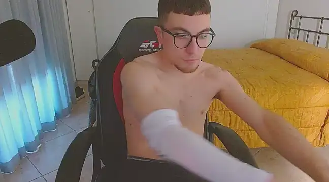 FitGuyDream online show from December 30, 3:34 pm