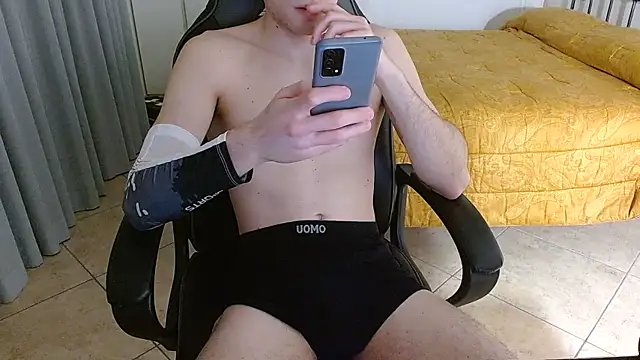 FitGuyDream online show from December 5, 1:27 am