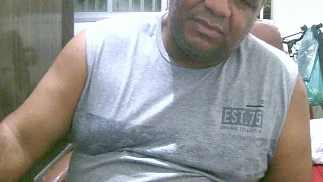 Snapshot of ulmo_br chatting on December 13, 9:54 pm ulmo br online show from December 13, 9:54 pm