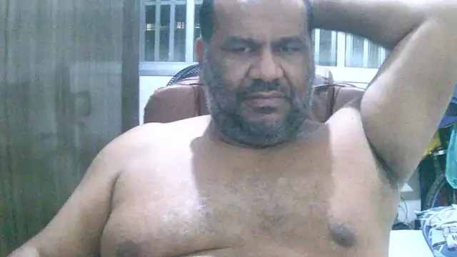 Snapshot of ulmo_br chatting on October 31, 2:30 am ulmo br online show from October 31, 2:30 am