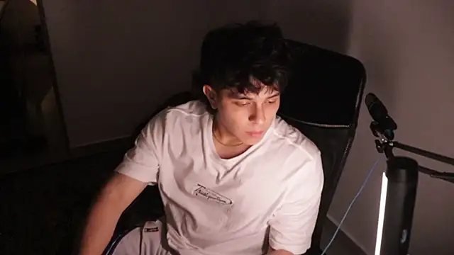 Tony Hoffa online show from November 17, 4:38 am