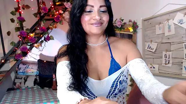 Snapshot of luna_sky83 chatting on February 18, 6:00 am luna sky83 online show from February 18, 6:00 am