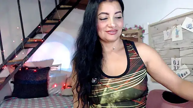 Snapshot of luna_sky83 chatting on December 23, 5:40 am luna sky83 online show from December 23, 5:40 am