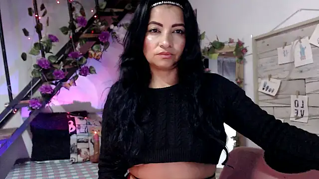 Snapshot of luna_sky83 chatting on February 10, 6:45 am luna sky83 online show from February 10, 6:45 am