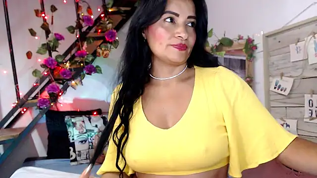 Snapshot of luna_sky83 chatting on February 4, 9:04 am luna sky83 online show from February 4, 9:04 am