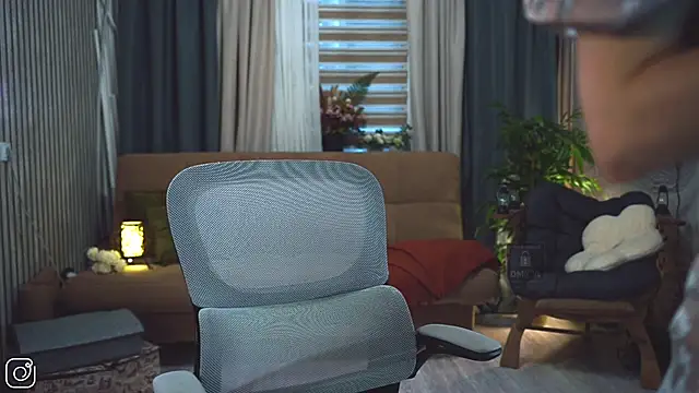 Feral Berrry  online show from February 14, 2:17 pm