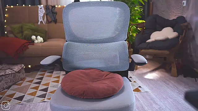 Feral Berrry  online show from October 31, 5:48 am