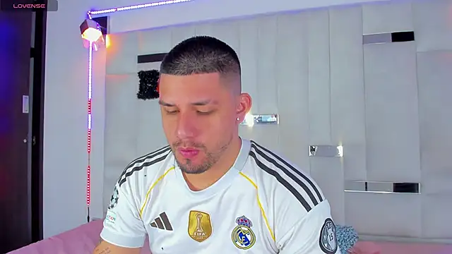 Jacoob19  online show from October 22, 1:32 pm