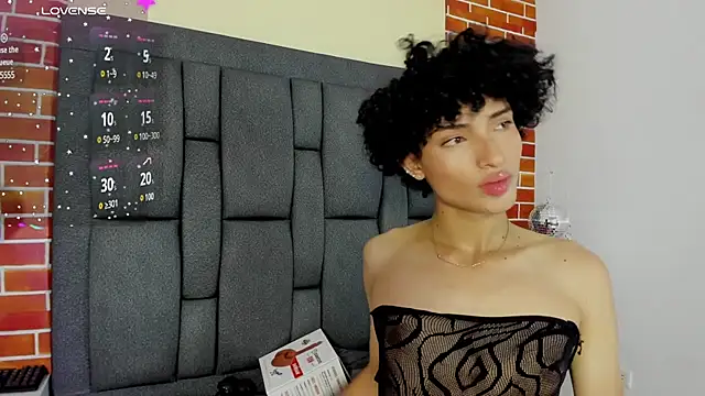 Snapshot of appolo_jay chatting on February 21, 1:44 am appolo jay online show from February 21, 1:44 am