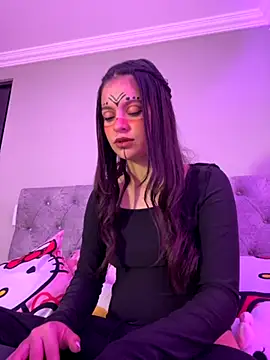 LucyEvans  online show from October 31, 5:37 am