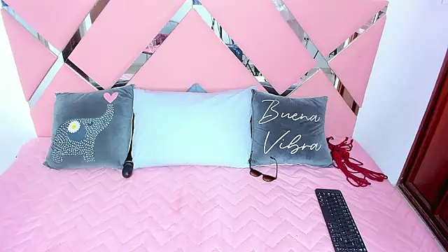 nahomygrey  online show from February 6, 7:54 pm