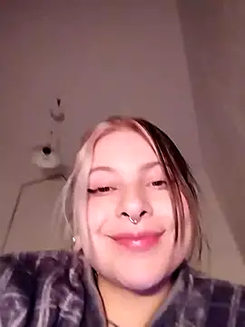 Snapshot of sammymoon chatting on December 5, 6:15 am sammymoon online show from December 5, 6:15 am