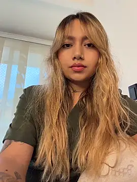 Snapshot of amanda-medrano1 chatting on June 9, 2:18 pm amanda-medrano1 online show from June 9, 2:18 pm