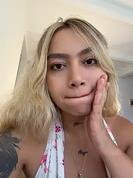 Snapshot of amanda-medrano1 chatting on July 15, 3:19 pm amanda-medrano1 online show from July 15, 3:19 pm