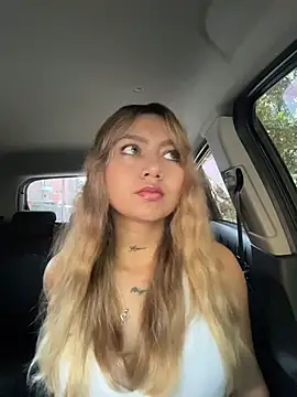 amanda-medrano1 online show from March 28, 2:40 pm