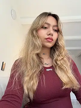 Snapshot of amanda-medrano1 chatting on June 10, 2:51 pm amanda-medrano1 online show from June 10, 2:51 pm