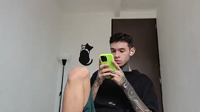 Snapshot of Saturno_v chatting on February 24, 6:09 pm Saturno v online show from February 24, 6:09 pm